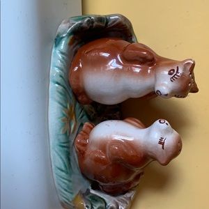Salt and pepper shaker set
